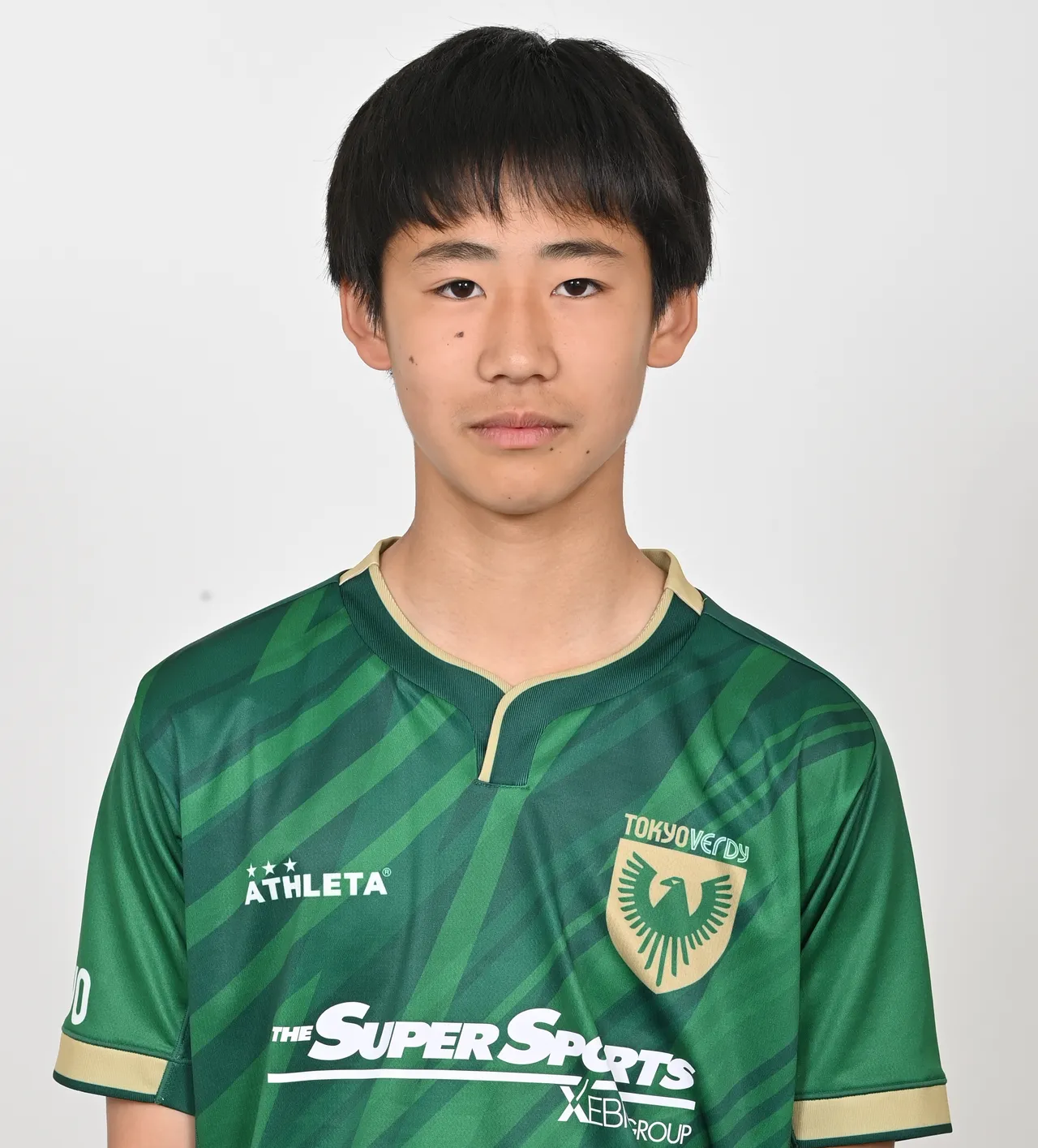 岸　綺人